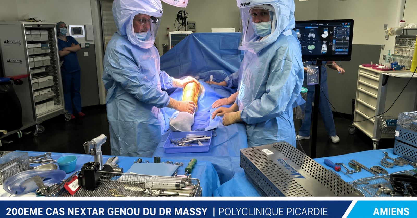 Le Dr Stéphane Massy au bloc opératoire à la Polyclinique de Picardie
